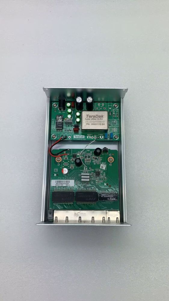 TeraDak Netgear GS105E 5-port 1000M Gigabit network management switch magic upgrade upgrade OCXO crystal oscillator