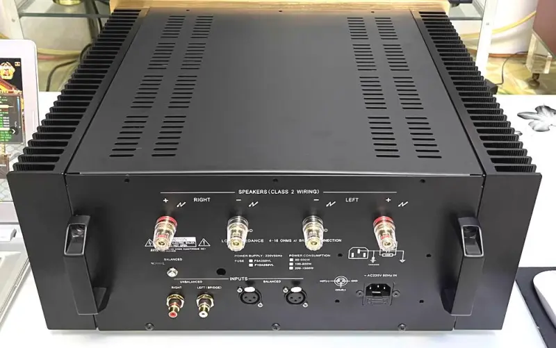 Accuphase E550 circuit Field effect transistor Class A 80W+80W stereo