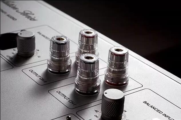 New silver Refer to FM711MK2 circuit high-power 250W*2 HIEND stereo amplifier with XLR input（Limited version）