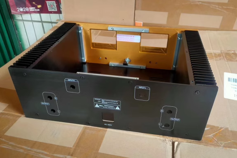 Accuphase All aluminum amplifier chassis / Preamplifier case VU meter AMP Enclosure DIY box with heatsink on both side