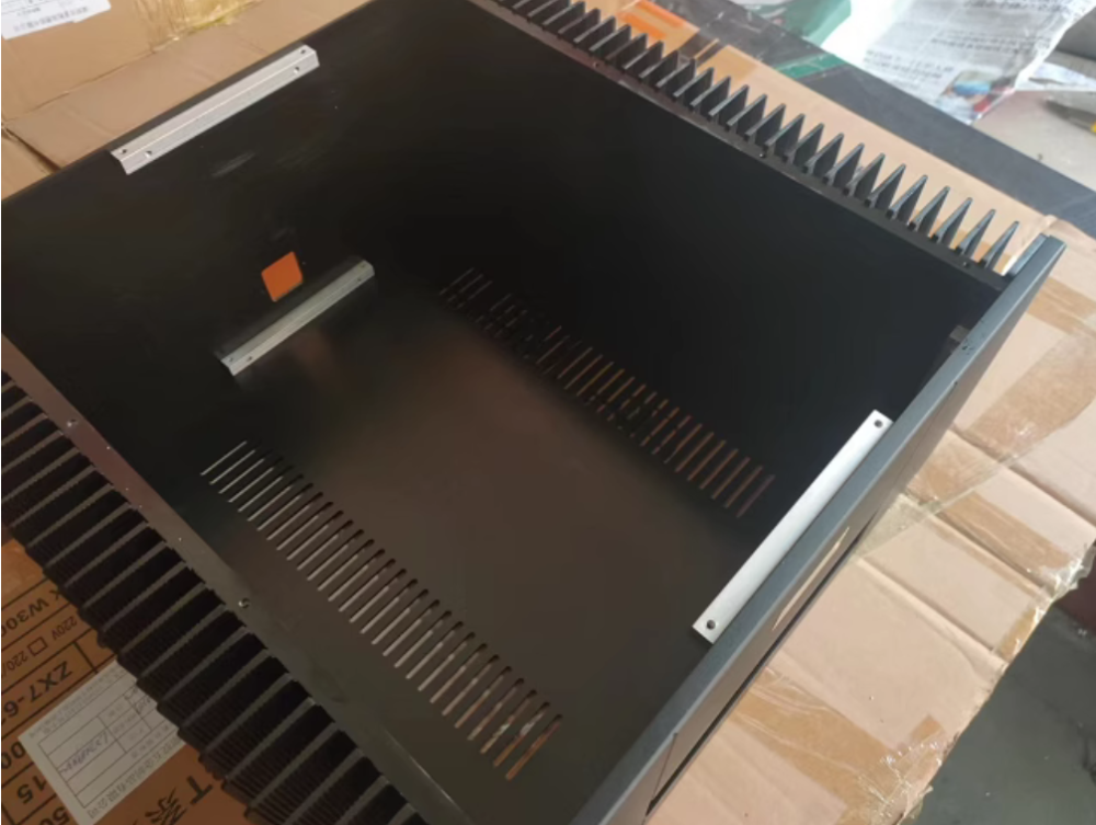 large space aluminum Goldmund double channel amplifier chassis Audio rear stage amplifier combine chassis both sides heatsink