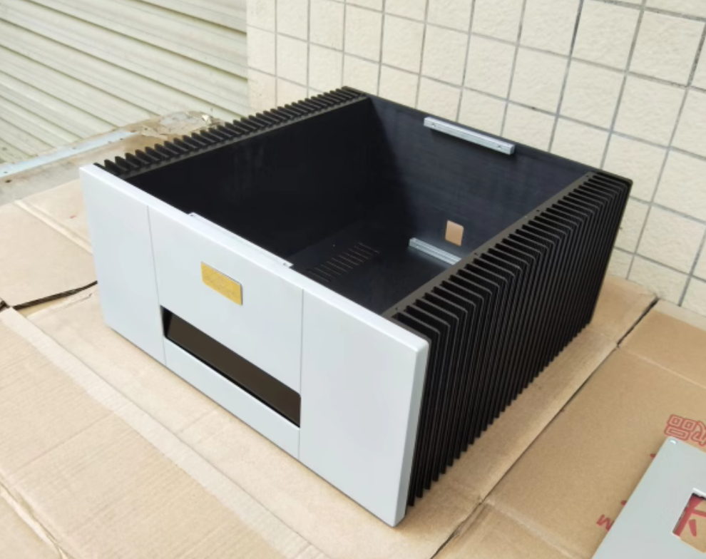 large space aluminum Goldmund double channel amplifier chassis Audio rear stage amplifier combine chassis both sides heatsink