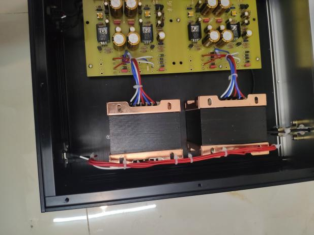 Reproduce the Rogers RS-2 HIFI DIY stereo balanced preamplifier from the UK with XLR input
