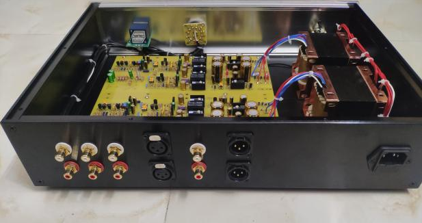 Reproduce the Rogers RS-2 HIFI DIY stereo balanced preamplifier from the UK with XLR input