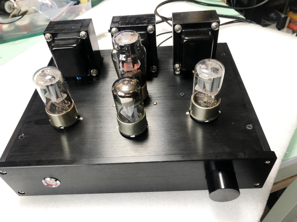 Finished 6N8P black HIFI DIY stereo tube preamplifier  pure Handmade Level 2 circuit