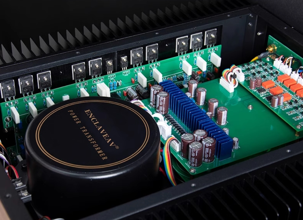 Reference Accuphase A75 PLUS Fully Balanced Class A Power Amplifier High Power Hi-Fi High-End Post-Amplifier Home Audio VU Meter
