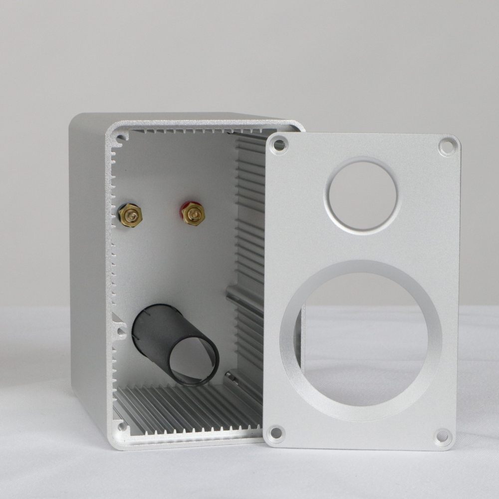 One pair 2.5-inch frequency division by two classic all-aluminum bookshelf speaker enclosure