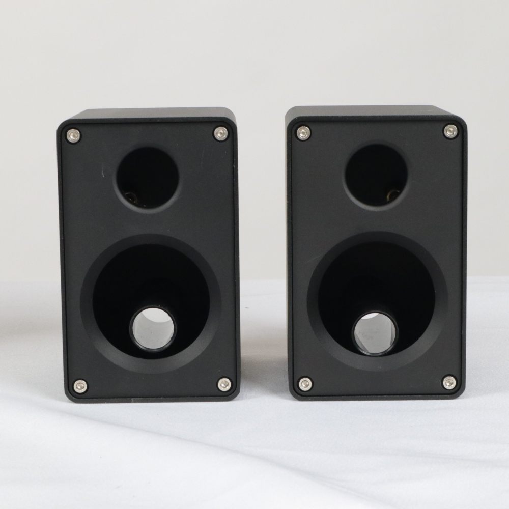 One pair 2.5-inch frequency division by two classic all-aluminum bookshelf speaker enclosure
