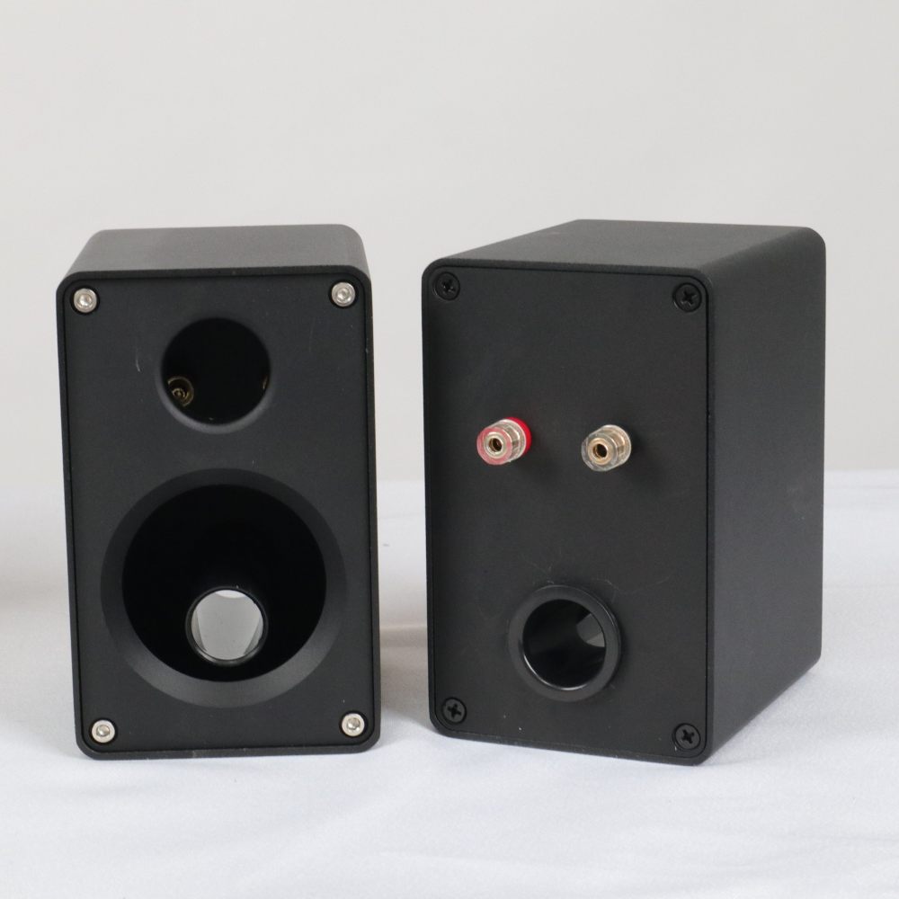 One pair 2.5-inch frequency division by two classic all-aluminum bookshelf speaker enclosure