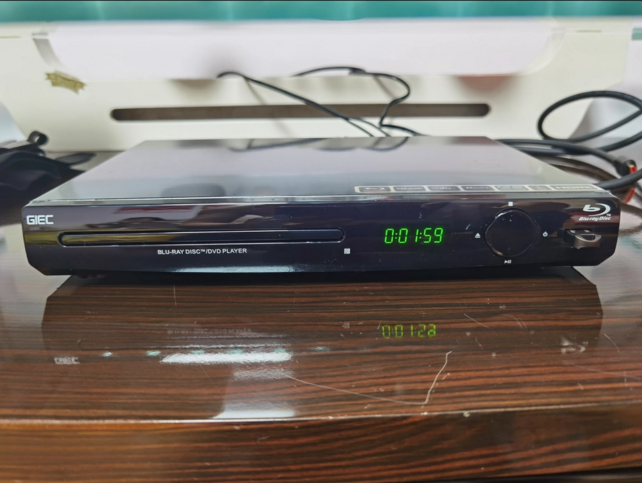 GIEC G2805 Blu-ray player 1080P HD DVD Player cd player portable Multimedia Digital DVD TV Support CD SVCD VCD MP3