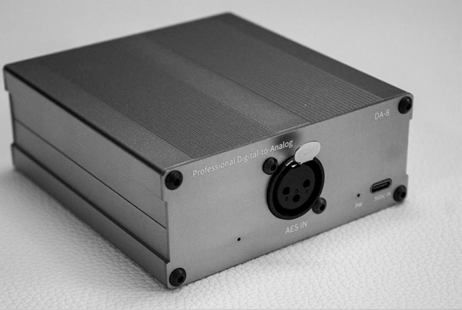 Professional AES Digital To Fully Balanced Analog Audio Converter For Automatic Recognition of Sampling Rate