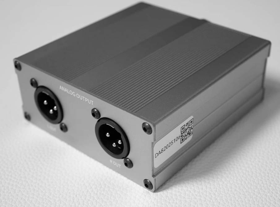 Professional AES Digital To Fully Balanced Analog Audio Converter For Automatic Recognition of Sampling Rate