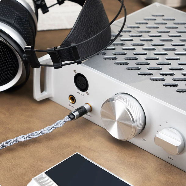 Fully-Balanced Desktop Headphone Amplifier with GaNFET Technology and Preamplifier Output