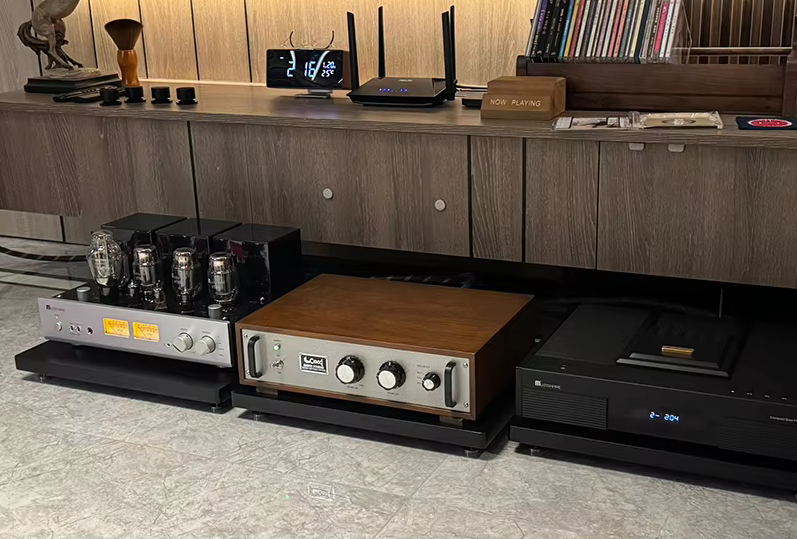 Directly Heated Tube (DHT) Preamplifier​​ Permalloy Input Transformer​​ Nanocrystalline Output BAL Balanced Input & Output​​