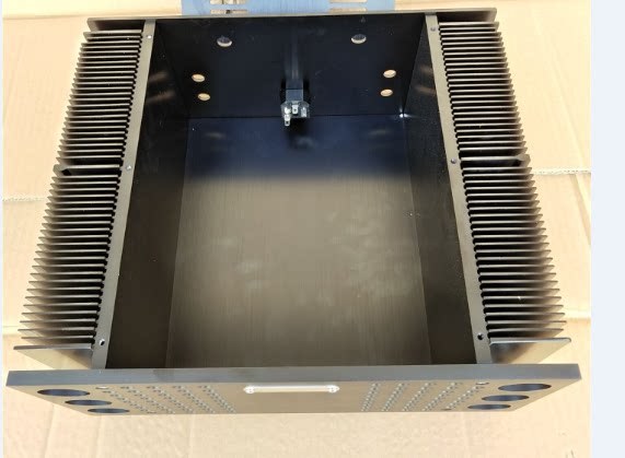 Imitation of CHORD amplifier chassis from the UK HIFI DIY Class A amp case power suply box