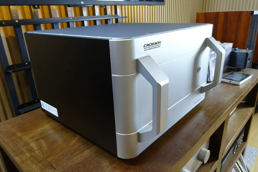 2000W Crosbon imported plitron isolation transformer American Standard plugs creates a solid foundation for a power purification system specifically designed for music