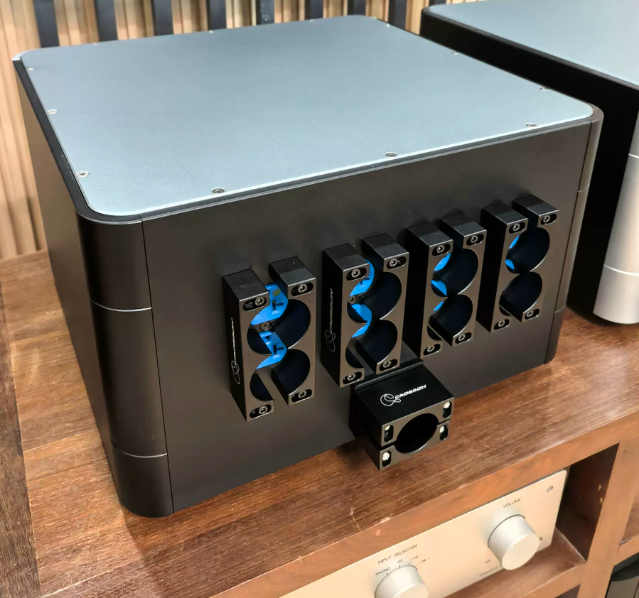 2000W Crosbon imported plitron isolation transformer American Standard plugs creates a solid foundation for a power purification system specifically designed for music