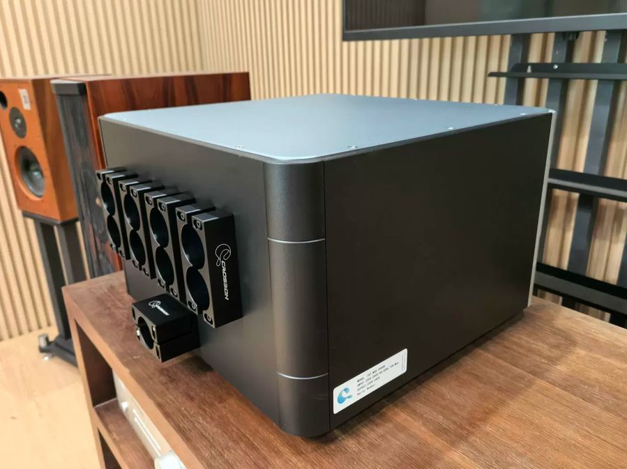2000W Crosbon imported plitron isolation transformer American Standard plugs creates a solid foundation for a power purification system specifically designed for music