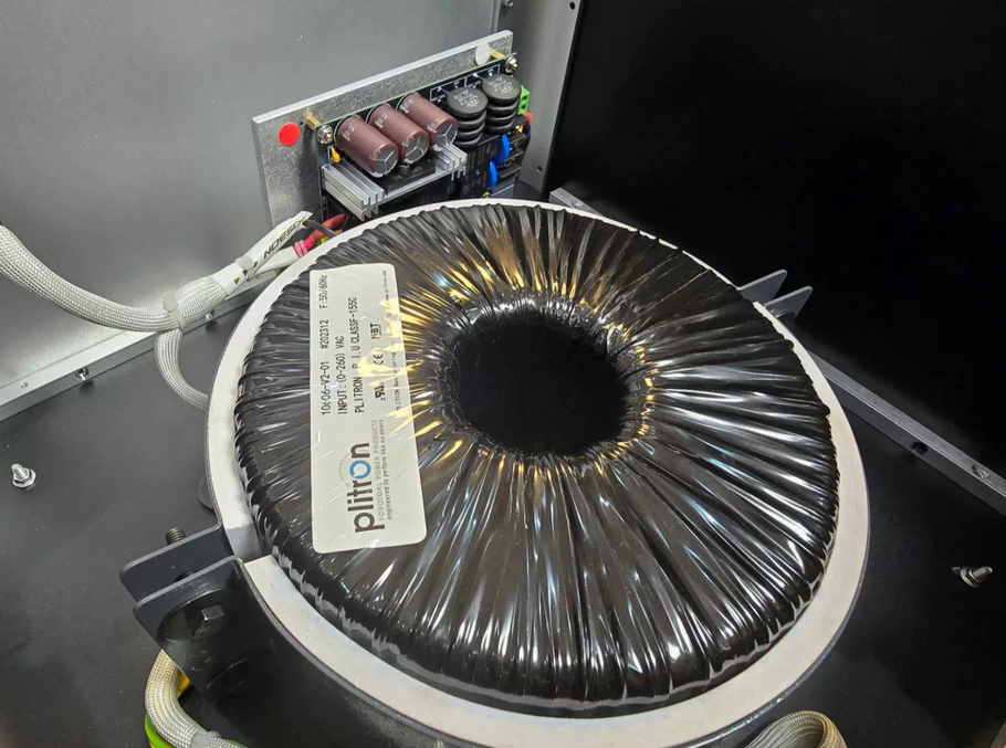 2000W Crosbon imported plitron isolation transformer American Standard plugs creates a solid foundation for a power purification system specifically designed for music