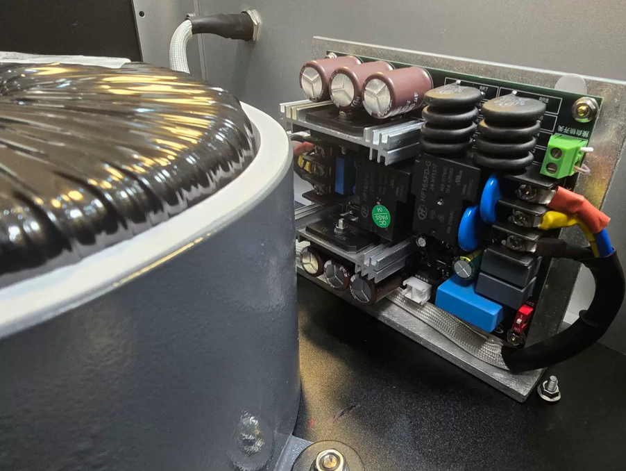 2000W Crosbon imported plitron isolation transformer American Standard plugs creates a solid foundation for a power purification system specifically designed for music