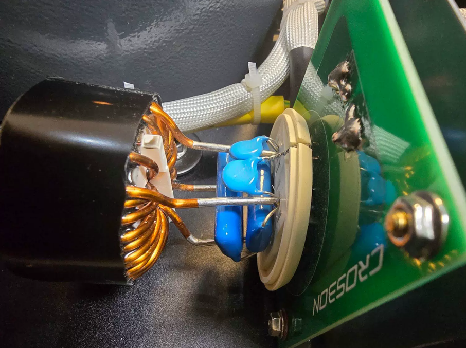 2000W Crosbon imported plitron isolation transformer American Standard plugs creates a solid foundation for a power purification system specifically designed for music