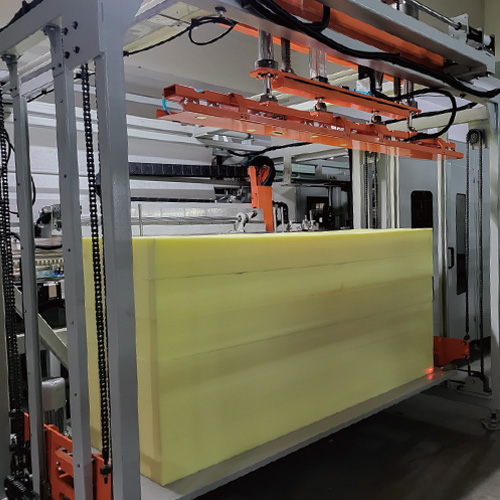 Pocket spring integrated assembly machine for cube
