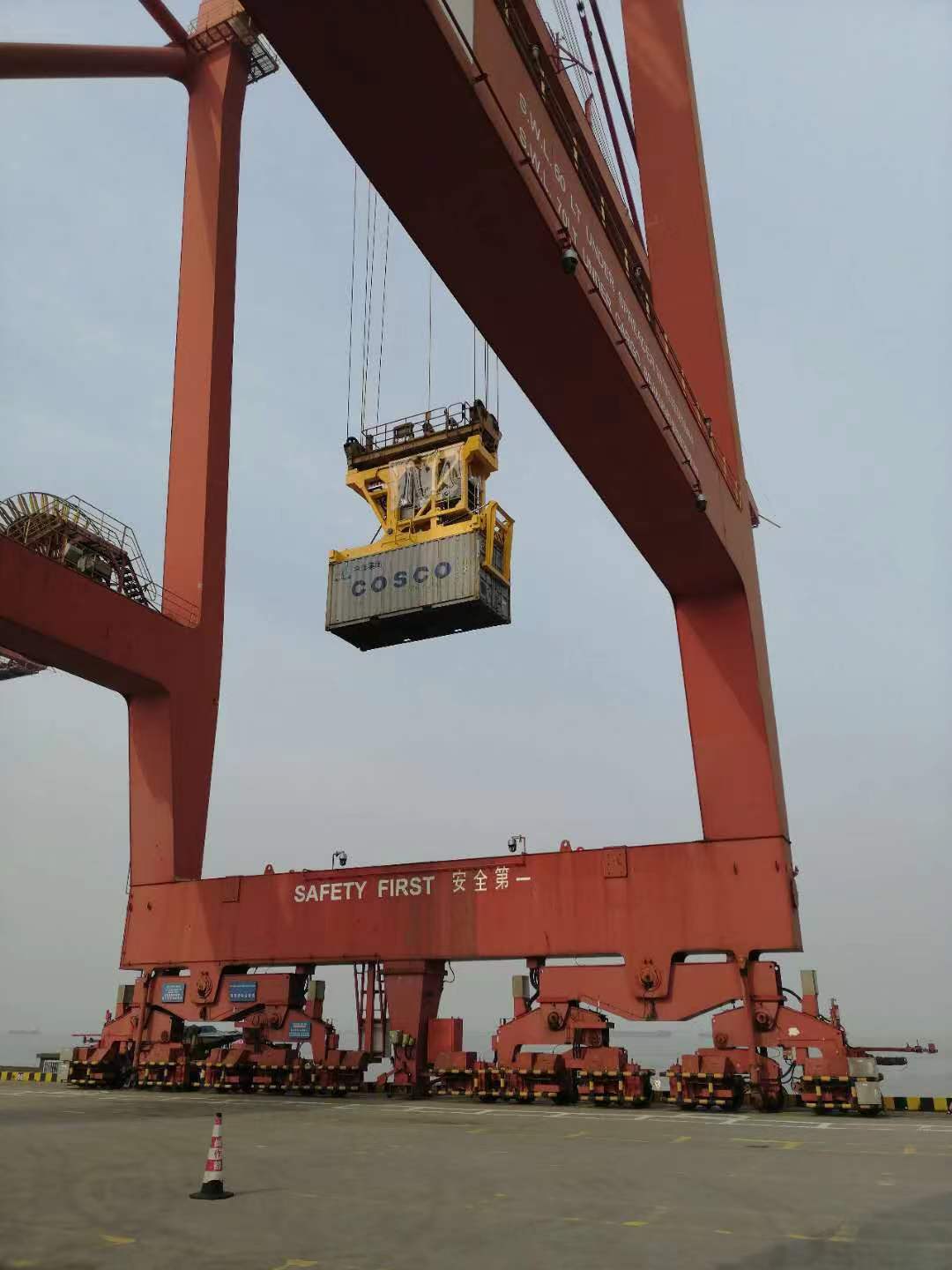 Factory Supply Tilting Container Spreader for sale