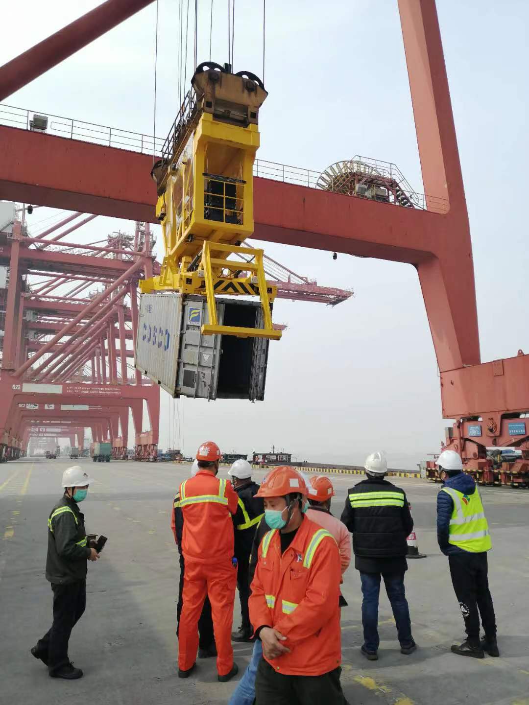 Tilting Container Spreader