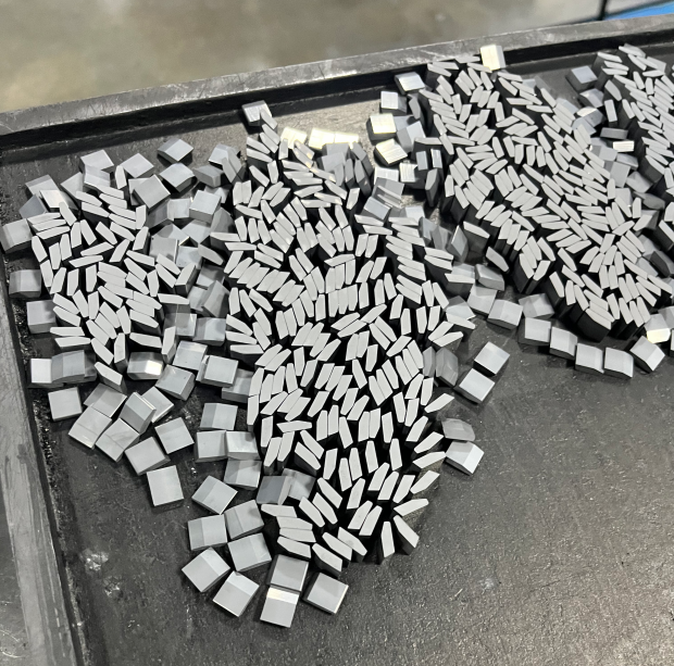 China Zhuzhou Tungsten Carbide Saw Tips Manufacturer Tungsten Carbide Tips for Red Wood Cutting