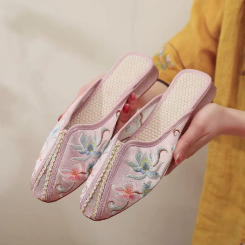 Chinese style embroidered Hanfu Pogan slippers