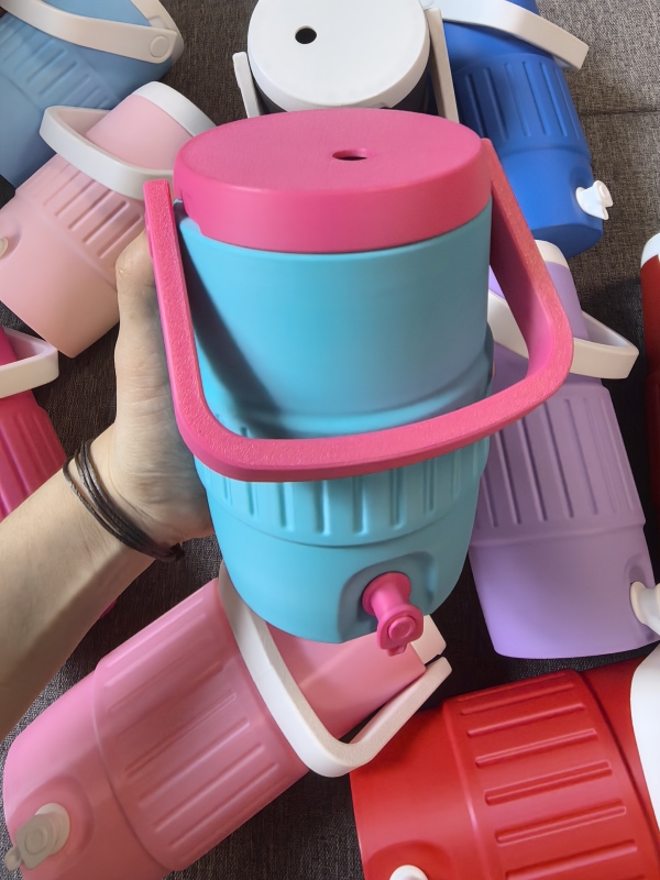 New China RTS 12oz/16oz 3d Printed Sideline Can Cooler Holder  Dispenser Portable Retro Mini Insulated Can Cooler With Spout Free Shipping (25PCS)