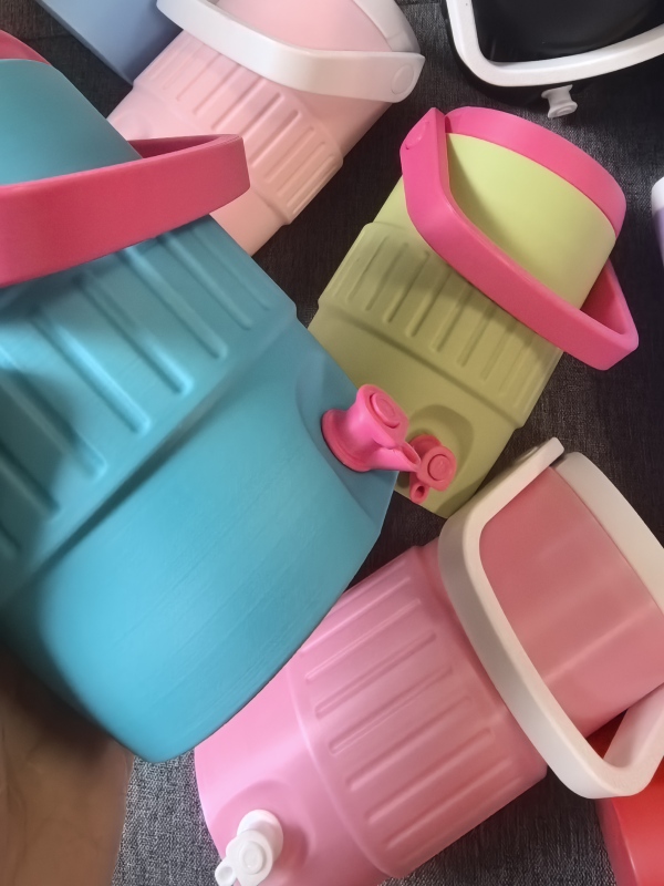 New China RTS 12oz/16oz 3d Printed Sideline Can Cooler Holder  Dispenser Portable Retro Mini Insulated Can Cooler With Spout Free Shipping (25PCS)
