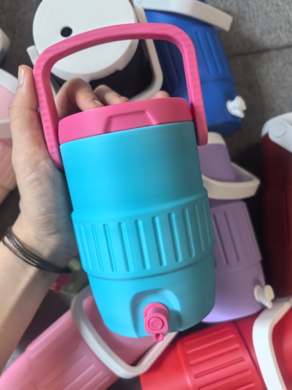 New China RTS 12oz/16oz 3d Printed Sideline Can Cooler Holder  Dispenser Portable Retro Mini Insulated Can Cooler With Spout Free Shipping (25PCS)