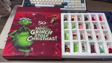 Christmas Mystery Box Cartoon Characters for Kids Gift Toy 24piece Set Free Shipping (10PCS/20PCS)