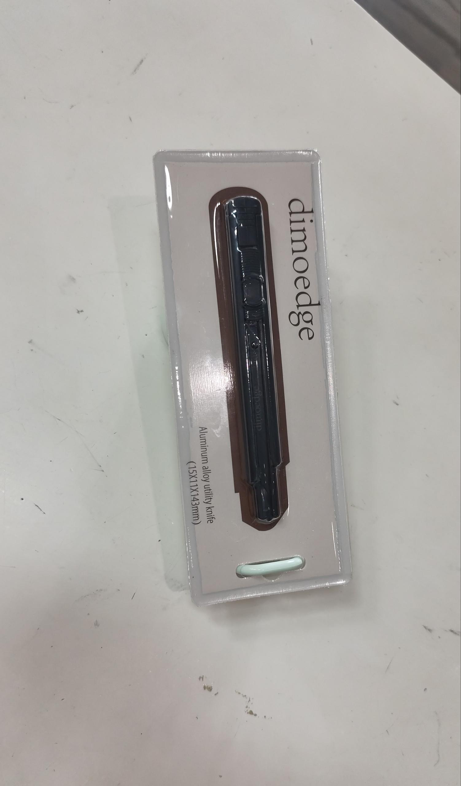 Black Retractable Utility Knife – 14cm Slim Blade, Precision Cutting Tool
