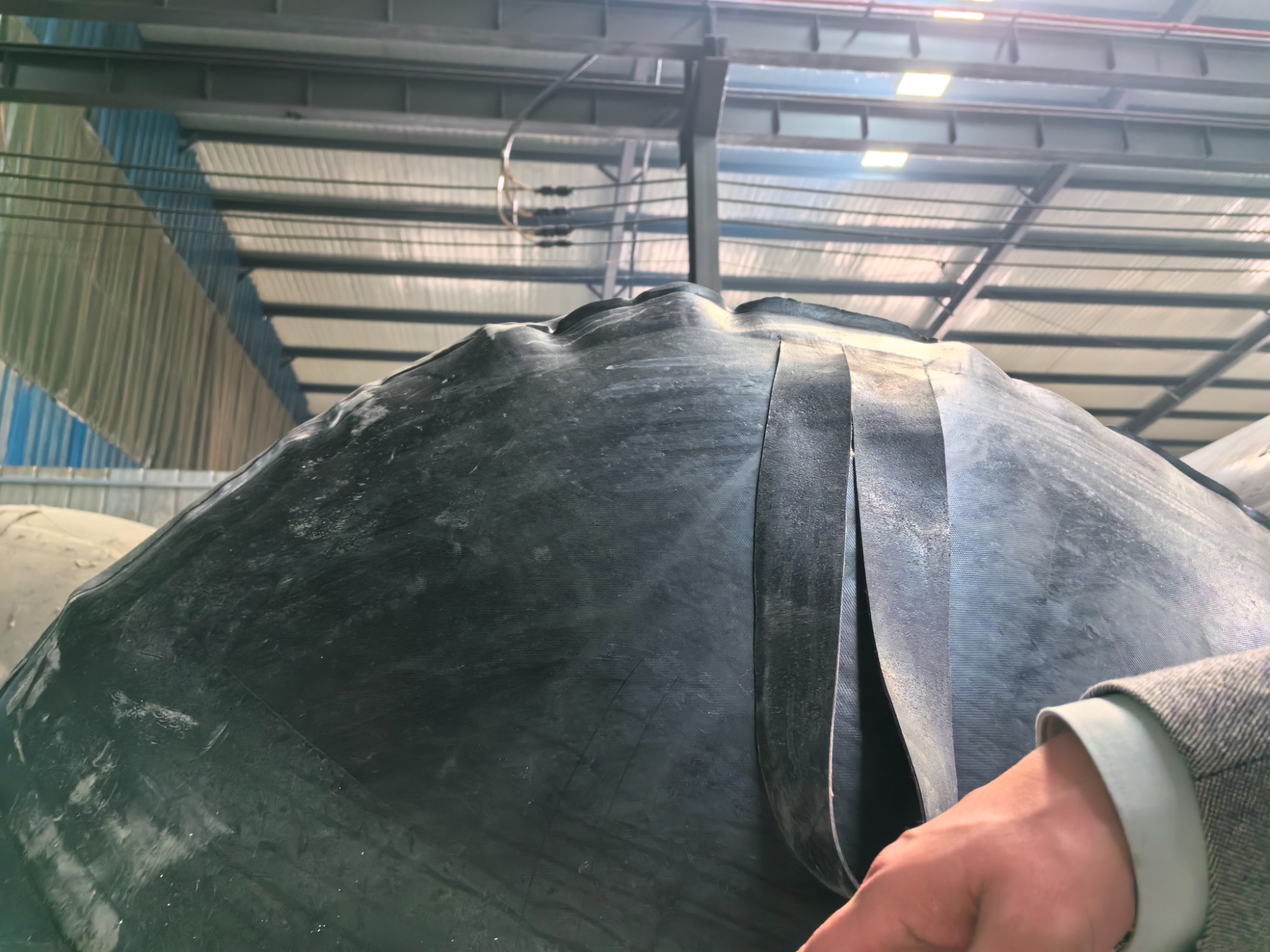 How to store rubber inflatable airbag?