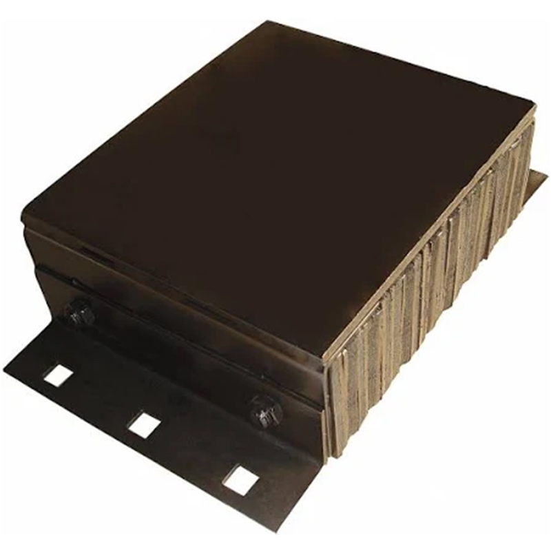 Cache-espace entre le comptoir de la cuisinière