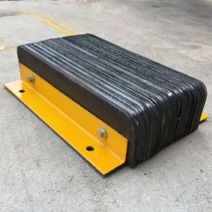 Cache-espace entre le comptoir de la cuisinière