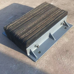 Cache-espace entre le comptoir de la cuisinière