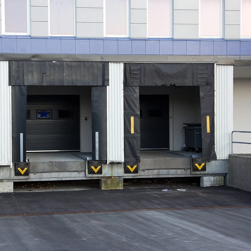 Cache-espace entre le comptoir de la cuisinière