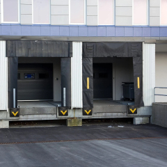 Cache-espace entre le comptoir de la cuisinière