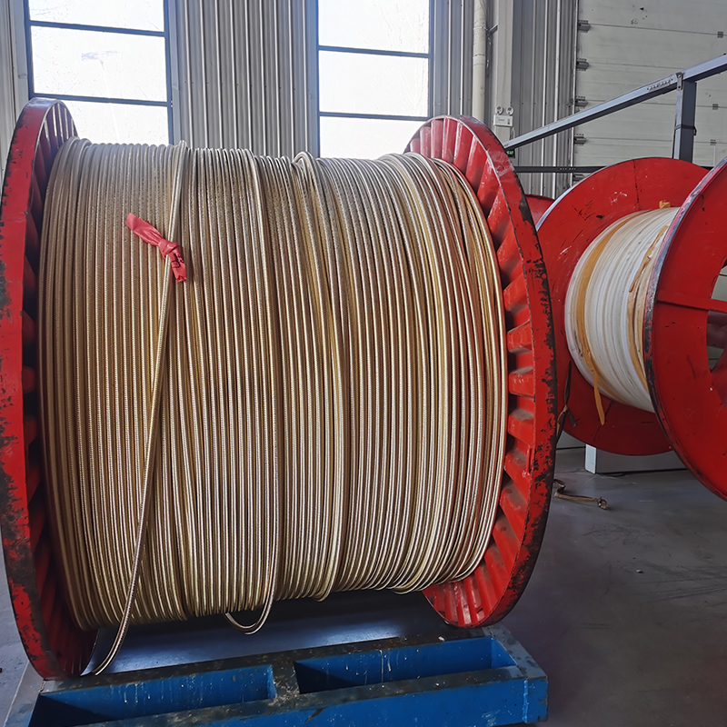 Cache-espace entre le comptoir de la cuisinière