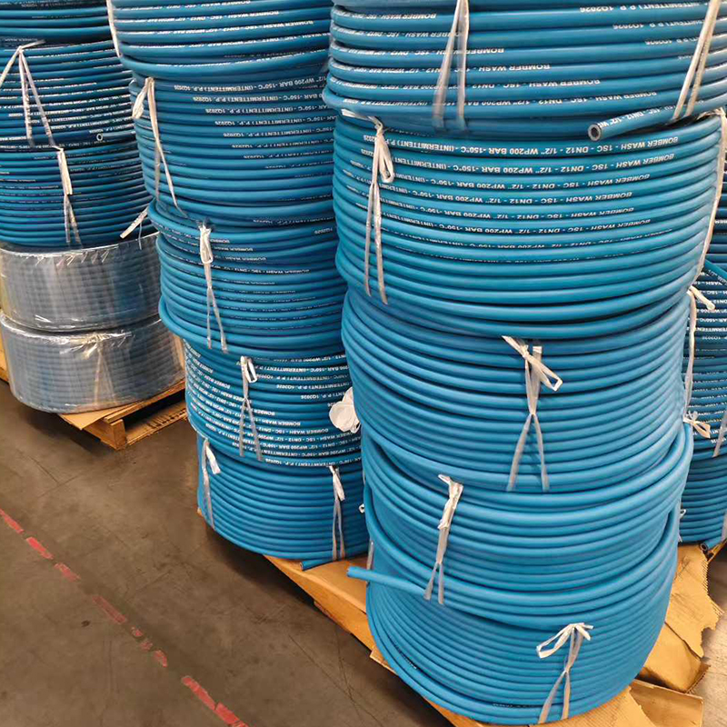 Cache-espace entre le comptoir de la cuisinière