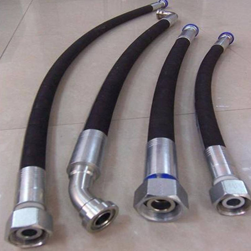 Cache-espace entre le comptoir de la cuisinière