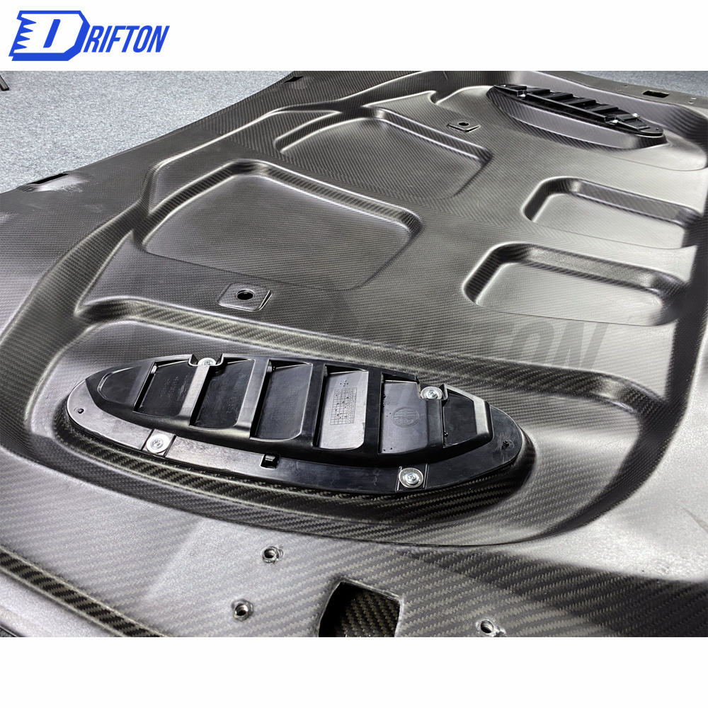 Quadrifoglio Style Dry Carbon Fiber Hood For Alfa Romeo Quadrifoglio Giulia 2016-2018