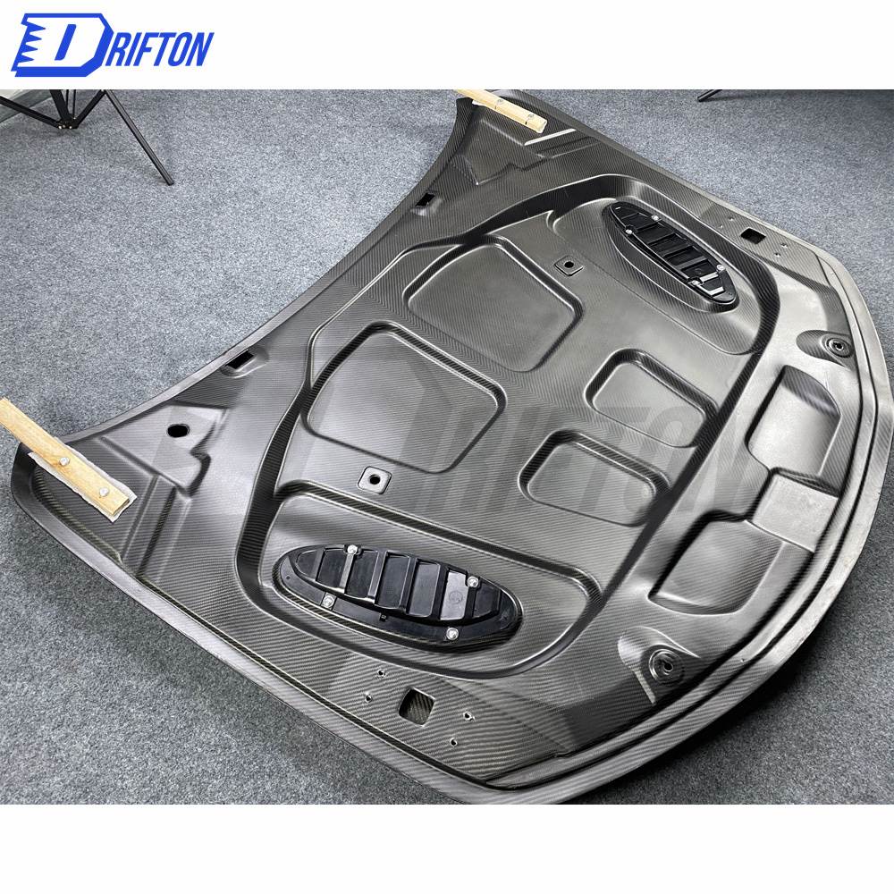 Quadrifoglio Style Dry Carbon Fiber Hood For Alfa Romeo Quadrifoglio Giulia 2016-2018