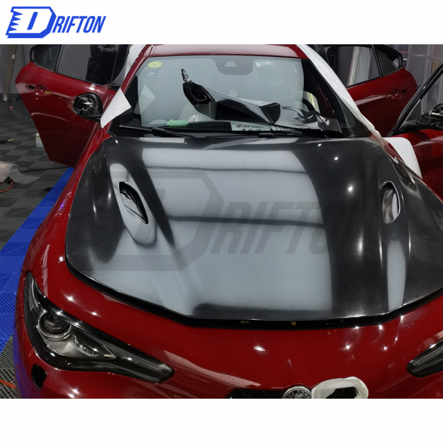 Quadrifoglio Style Dry Carbon Fiber Hood For Alfa Romeo Quadrifoglio Giulia 2016-2018