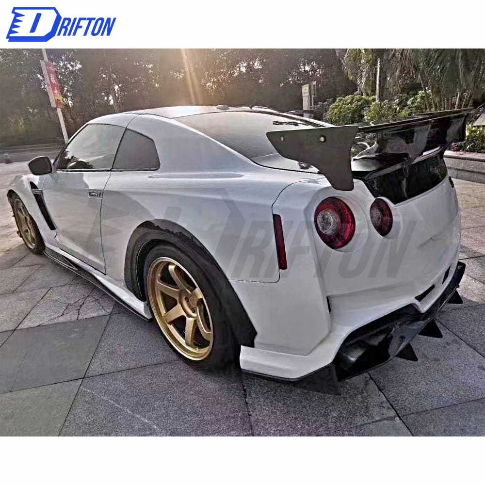 Varis MY19 Style Full Carbon Fiber Rear Bumper Assembly For Nissan R35 GTR 2017-2019