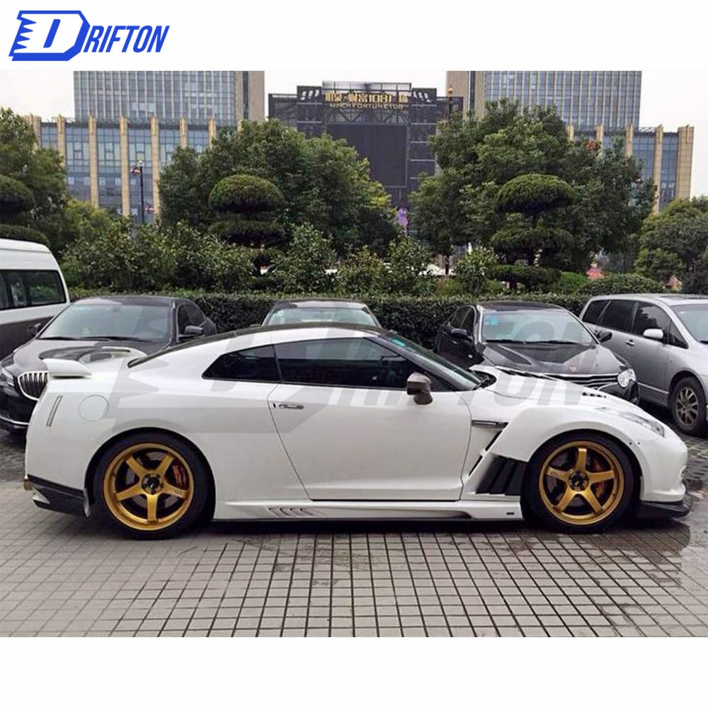 Varis MY14 Style Half Carbon Fiber Side Skirt For Nissan R35 GTR 2008-2019