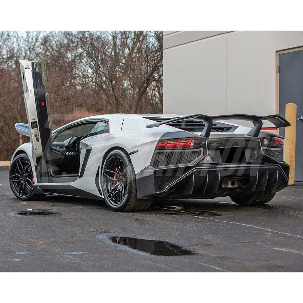 SV Style Dry Carbon Fiber Rear Bumper For Lamborghini Aventador LP700-4 LP720 LP750 2011-2015